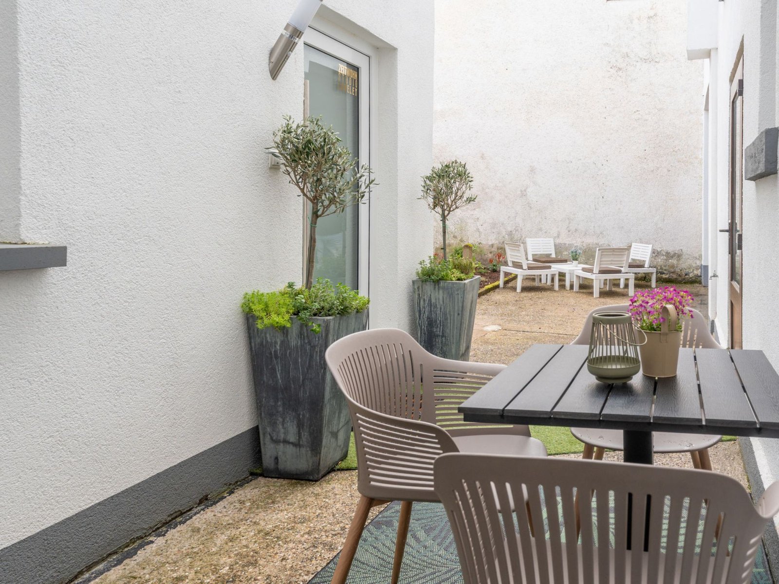 Innenhof mit eigenem Zugang zum Studio Loreley in Koblenz